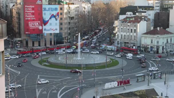 塞尔维亚贝尔格莱德 2022年2月18日 斯拉维娅广场空观冬季下午交通拥挤 — 图库视频影像