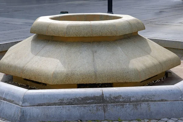 Trockener Brunnenstein Kein Wasser Kalten Winter — Stockfoto