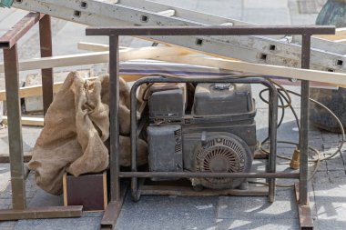 Sokak Konumunda Elektrik Güç Üreticisi ve İş Araçları