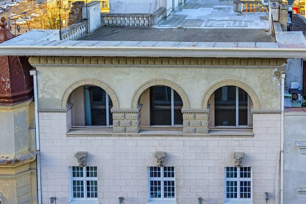 Drie Bogen Bij Gebouw Balkon Huis Exterieur Bovenste Verdieping — Stockfoto