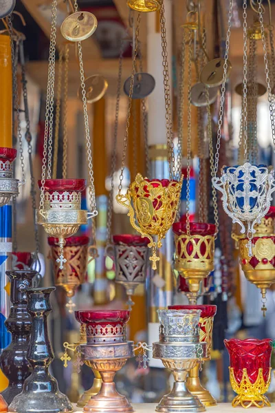 Nöbetçi Yağ Lambaları Zengince Asılmış Ortodoks Hıristiyanlığı — Stok fotoğraf