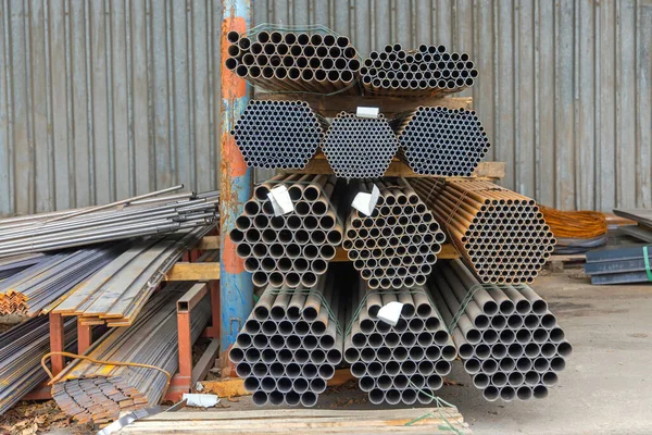 Stahlrohre Regal Baustofflager — Stockfoto