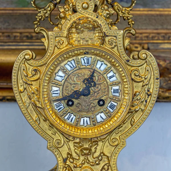 Antiguo Reloj Estilo Vintage Oro Antiguo Con Números Romanos —  Fotos de Stock