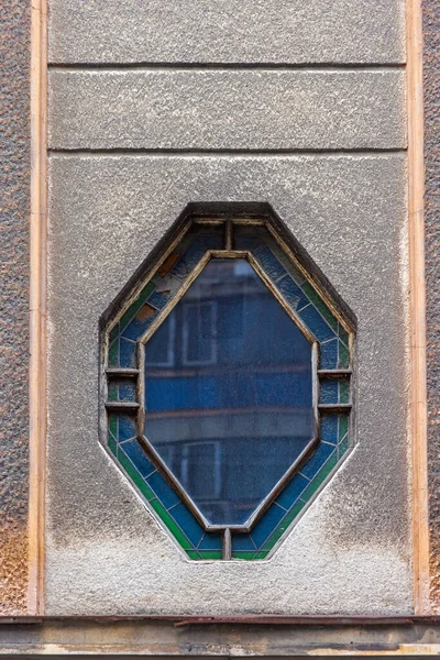 Octagonal Form Färgat Glas Fönster Gamla Byggnaden — Stockfoto