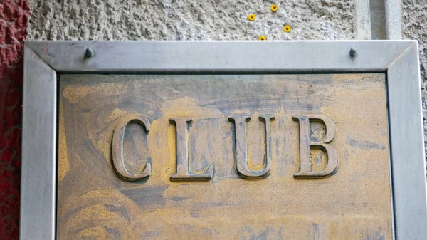 Club Signes Bronze Dans Cadre Métallique Peint Dessus — Photo