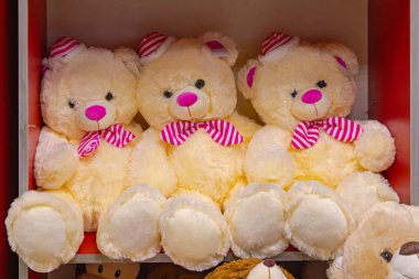 Büyük pelüş peluş oyuncak bebek