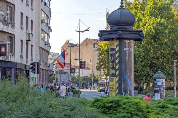 Belgrado Serbia Septiembre 2021 Columna Anuncios Rotativos Estilo Retro Centro — Foto de Stock
