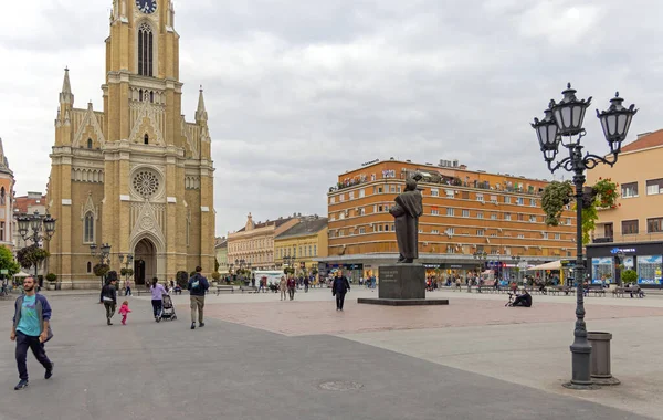 セルビア ノヴィ サド2021年9月21日 自由広場におけるマリア ローマ カトリック教会とスヴェツォザール ミレティック像の名前 — ストック写真