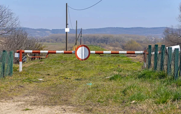 Закритий Бар Бум Вниз Дорожнього Знаку Сільська Дорога — стокове фото