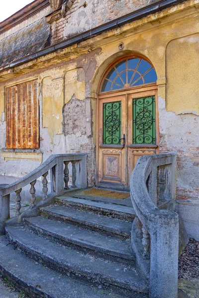 Bejárat Elhagyott Old Villa House Ruins — Stock Fotó
