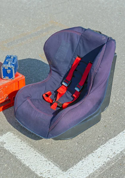 Purple Child Car Seat Red Safety Belts Flea Market — Stock Photo, Image