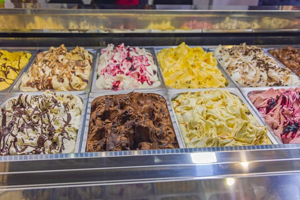 Diverse Flavours Ice Cream Grote Display Vriezer — Stockfoto