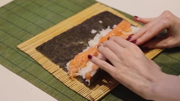 Rolling Sushi Rolls Традиційна Японська Кухня Вдома — стокове відео