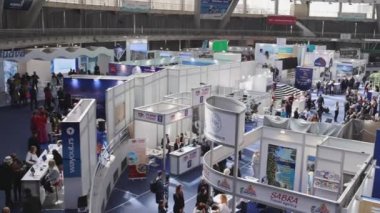 Belgrad, Sırbistan - 24 Mart 2022: Büyük Sergi Salonu İçişleri 'nde Seyahat ve Turizm Fuarı Fuarı.