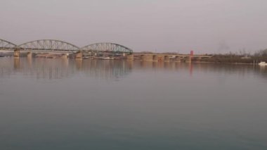 Belgrad, Sırbistan - 29 Mart 2022: Sırbistan 'da Ostruznica Nehri üzerindeki Demiryolu ve Karayolları Köprüleri.