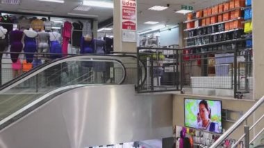 Belgrad, Sırbistan - 19 Mart 2022: Yeni Belgrad 'da Büyük Çin Alışveriş Merkezi İçişleri.