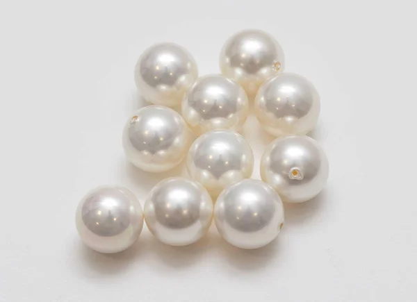白色塑料人造珍珠珠宝制造材料 — 图库照片