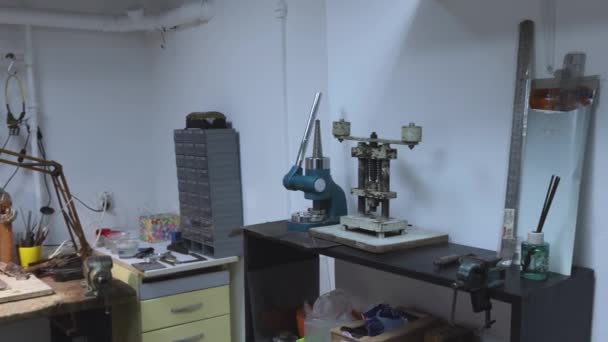 Fabricante Joyas Herramientas Artesanales Banco Trabajo Doble Lugar Trabajo Creativo — Vídeo de stock