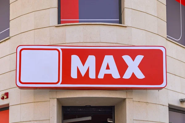 Big Red Sign Box Max Building Exterior — ストック写真