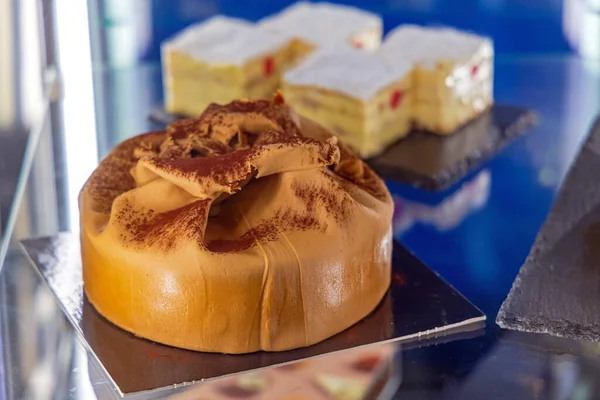 Ekran Buzdolabında Çikolatalı Pasta Tatlısı