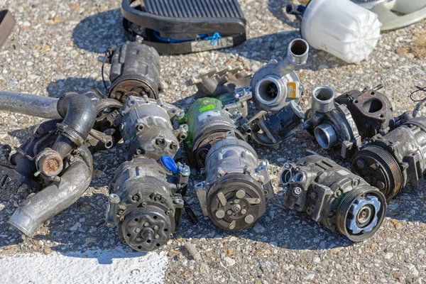 Velhos Alternadores Iniciantes Geradores Turbo Carregadores Bomba Água Peças Carro — Fotografia de Stock