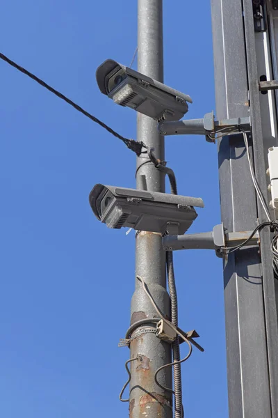 Duas Câmeras Vigilância Por Vídeo Cctv Pole Security — Fotografia de Stock