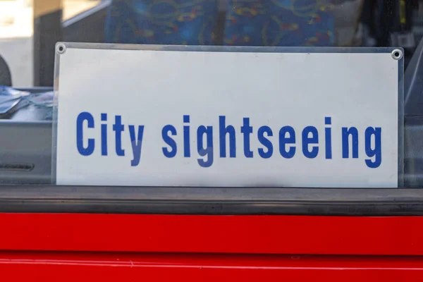 City Sightseeing Tour Sign Board Tourist Bus Szyba Przednia — Zdjęcie stockowe