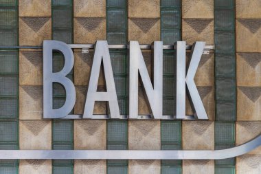 Ofis Duvarındaki Büyük Gümüş İşaret Bankası