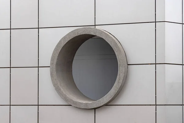Σωλήνας Σκυροδέματος Στρογγυλό Παράθυρο Στο Σύγχρονο Κτίριο — Φωτογραφία Αρχείου