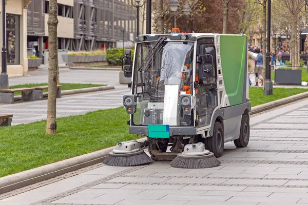 Street Sweeper Όχημα Spring Cleaning Στο Κέντρο Της Πόλης — Φωτογραφία Αρχείου