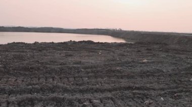Büyük Operasyon Nehir yatağı Kum Madenciliği Kazısı Göl Çevre Tavası