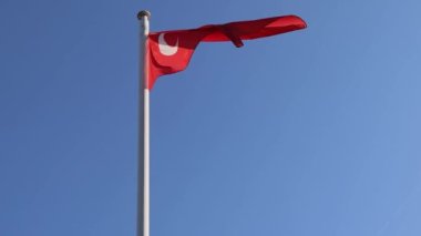 Türkiye Cumhuriyeti Bayrağı Güneşli Gün 'de