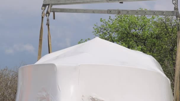 Livraison Big Yacht Vessel Protection Wrap Foil Hoist Crane Lifting — Video
