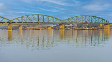 Sırbistan 'daki Sava Nehri üzerindeki Ostruznica Demiryolu ve Karayolları Köprüleri