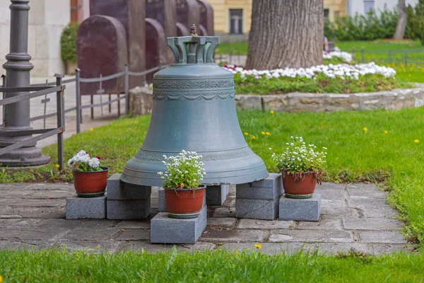 Old Iron Bell Orthodox Christian Church Park — Fotografia de Stock