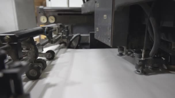 Bladvoeding Papers Offset Afdrukken Pers Machine Werken Productie — Stockvideo