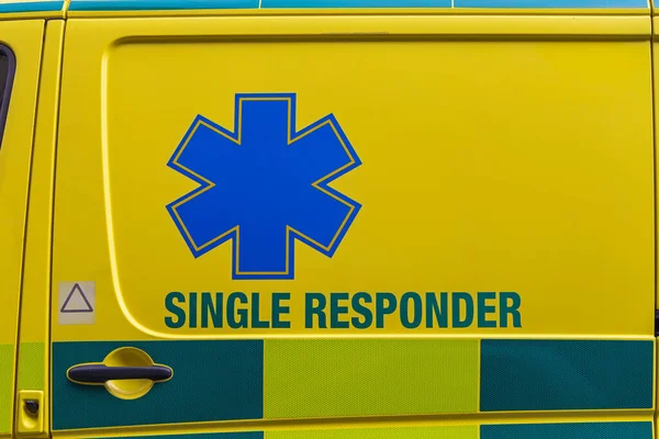 Podepsat Samostatnou Odpověď Ambulanci Nouzového Vozidla — Stock fotografie