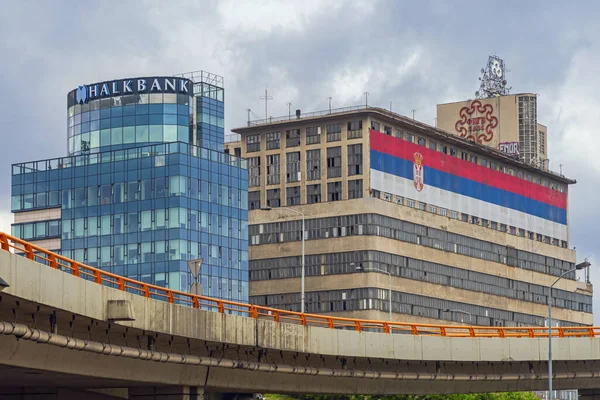Белград Сербія Квітня 2022 Сучасний Банк Гальків Стара Дилапідована Будівля — стокове фото