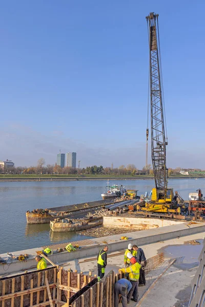 Belgrade Serbia November 2021 Builders Workers River Sava Waterfront Construction — Stock Fotó