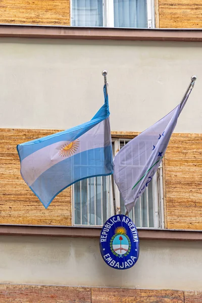 Belgrado Serbia Abril 2022 República Argentina Bandera Nacional Escudo Armas —  Fotos de Stock