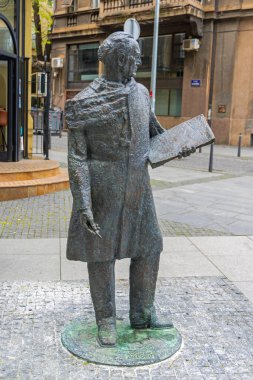 Belgrad, Sırbistan - 09 Nisan 2022: Aleksandar Deroko 'nun Bronz Heykeli Sırp Üniversitesi Mimarlık Profesörü ve Sırbistan Bilim ve Sanat Akademisi üyesi.