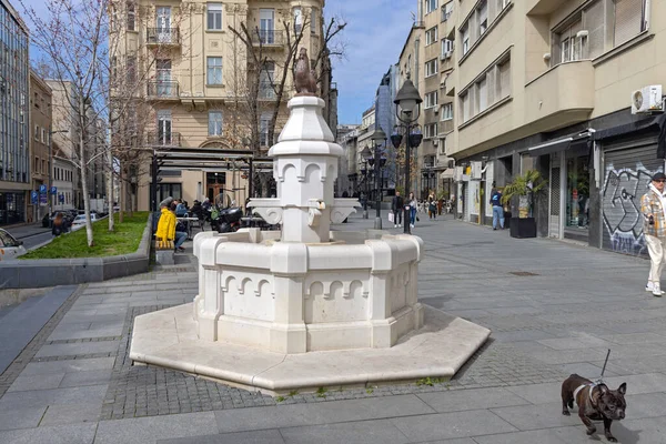 Belgrade Serbia March 2022 White Marble Stone Fountain Red Rooster — Stockfoto