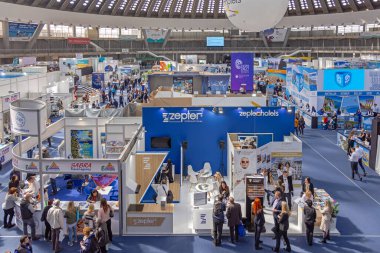 Belgrad, Sırbistan - 24 Mart 2022: Büyük Sergi Salonu İçişleri 'nde Seyahat ve Turizm Fuarı Fuarı.