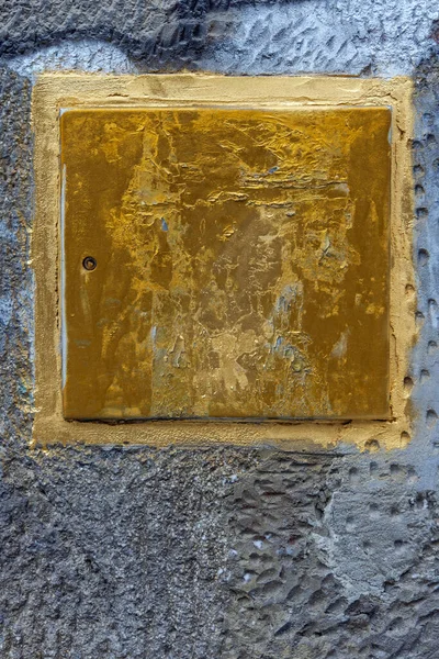 Golden Paint Utility Door Closed Wall Cover Square Shape — Stockfoto