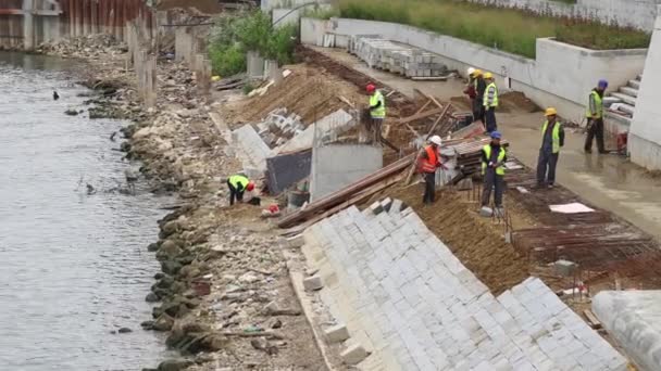 Belgrade Serbia August 2021 Builders Workers Waterfront Construction Site Floods — стоковое видео