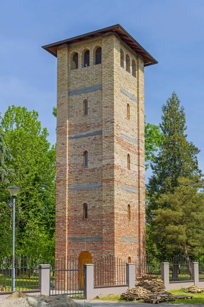 Высокая Башня Церкви Святого Царя Стефана Декани Земуне — стоковое фото