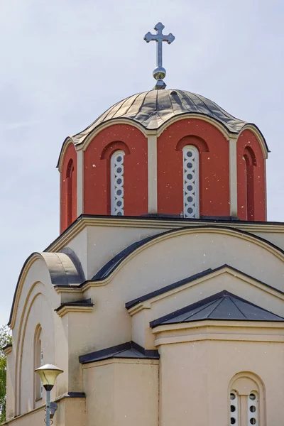 Iglesia Cúpula Cruz Top Santo Rey Stefan Decani Zemun — Foto de Stock