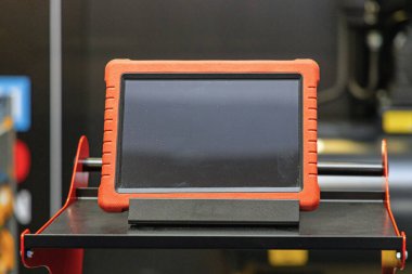 Servis Garajında Elektronik Tanı Tableti Aygıtı