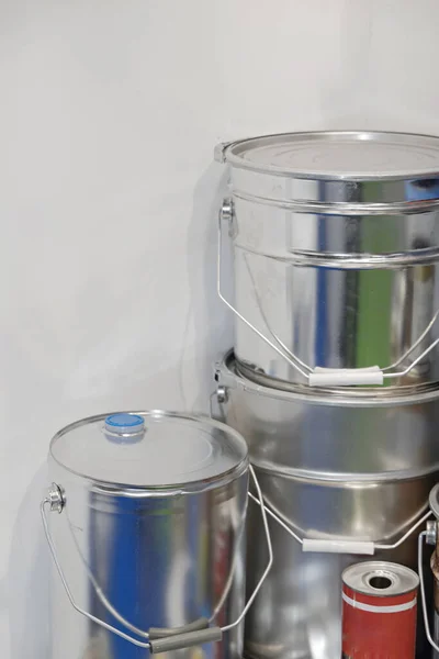 Conteneurs Seaux Métalliques Big Tin Pour Produits Chimiques Liquides — Photo