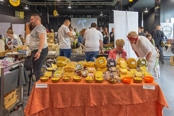 Belgrad Serbien Maj 2022 Människor Balkan Cheese Festival Belgrad Youth — Stockfoto